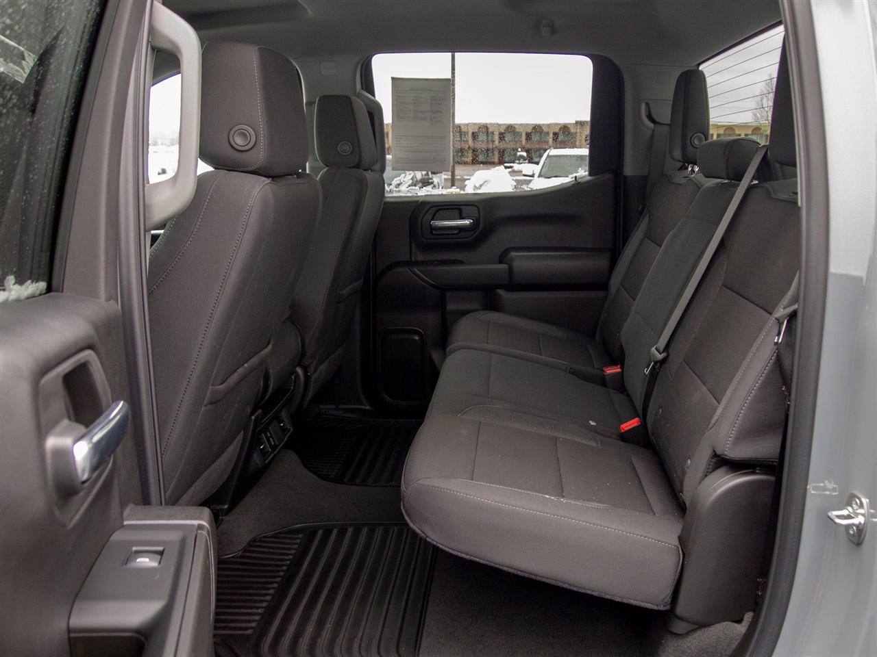 Chevrolet Silverado 1500 4WD Crew Cab 147" Custom 2025