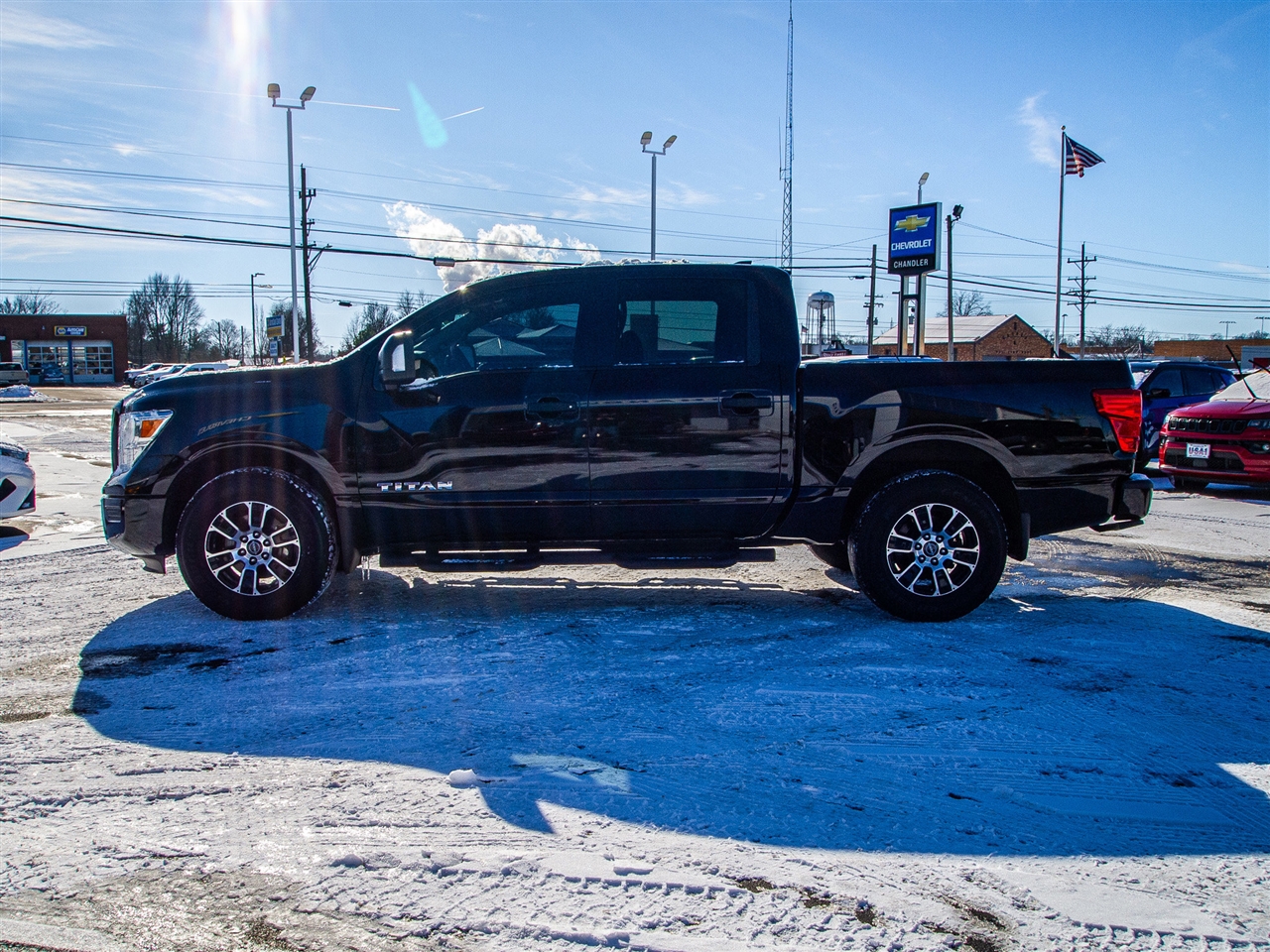 Nissan Titan 4x4 Crew Cab SV 2023