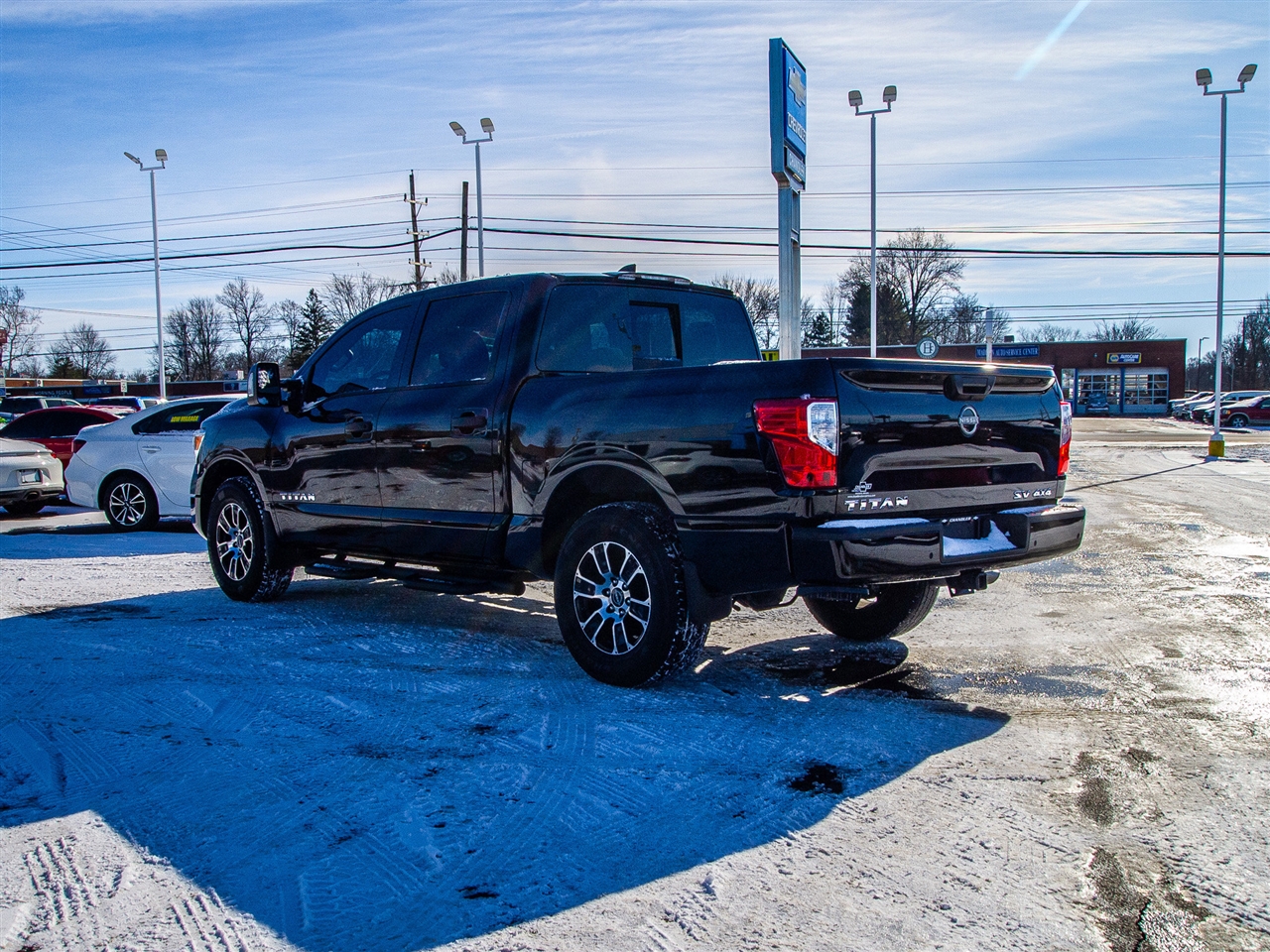 Nissan Titan 4x4 Crew Cab SV 2023