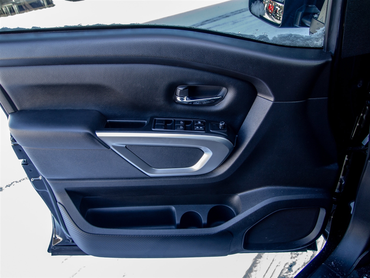 Nissan Titan 4x4 Crew Cab SV 2023