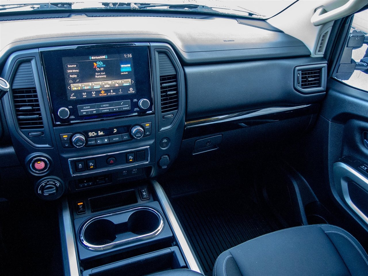 Nissan Titan 4x4 Crew Cab SV 2023