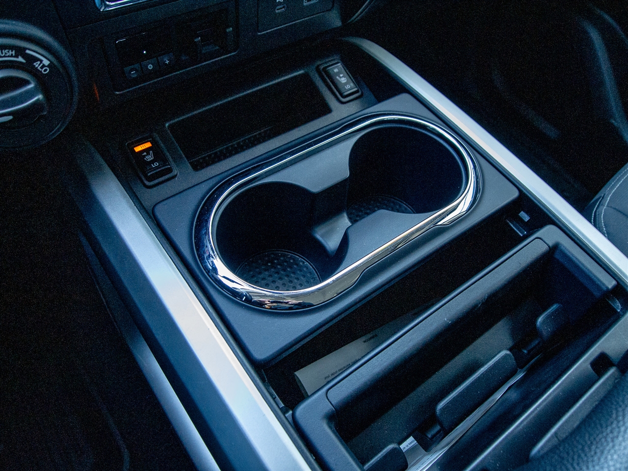 Nissan Titan 4x4 Crew Cab SV 2023