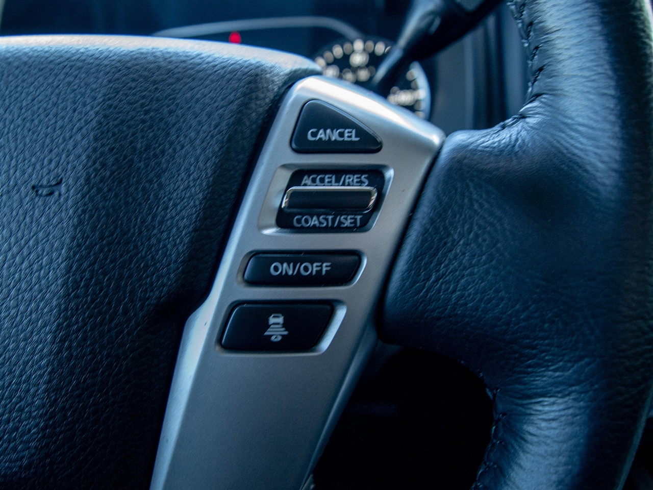 Nissan Titan 4x4 Crew Cab SV 2023