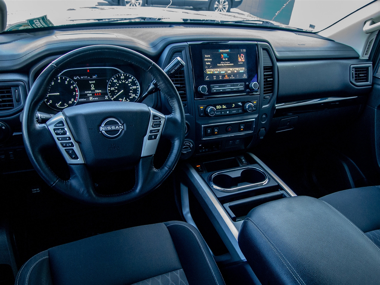 Nissan Titan 4x4 Crew Cab SV 2023