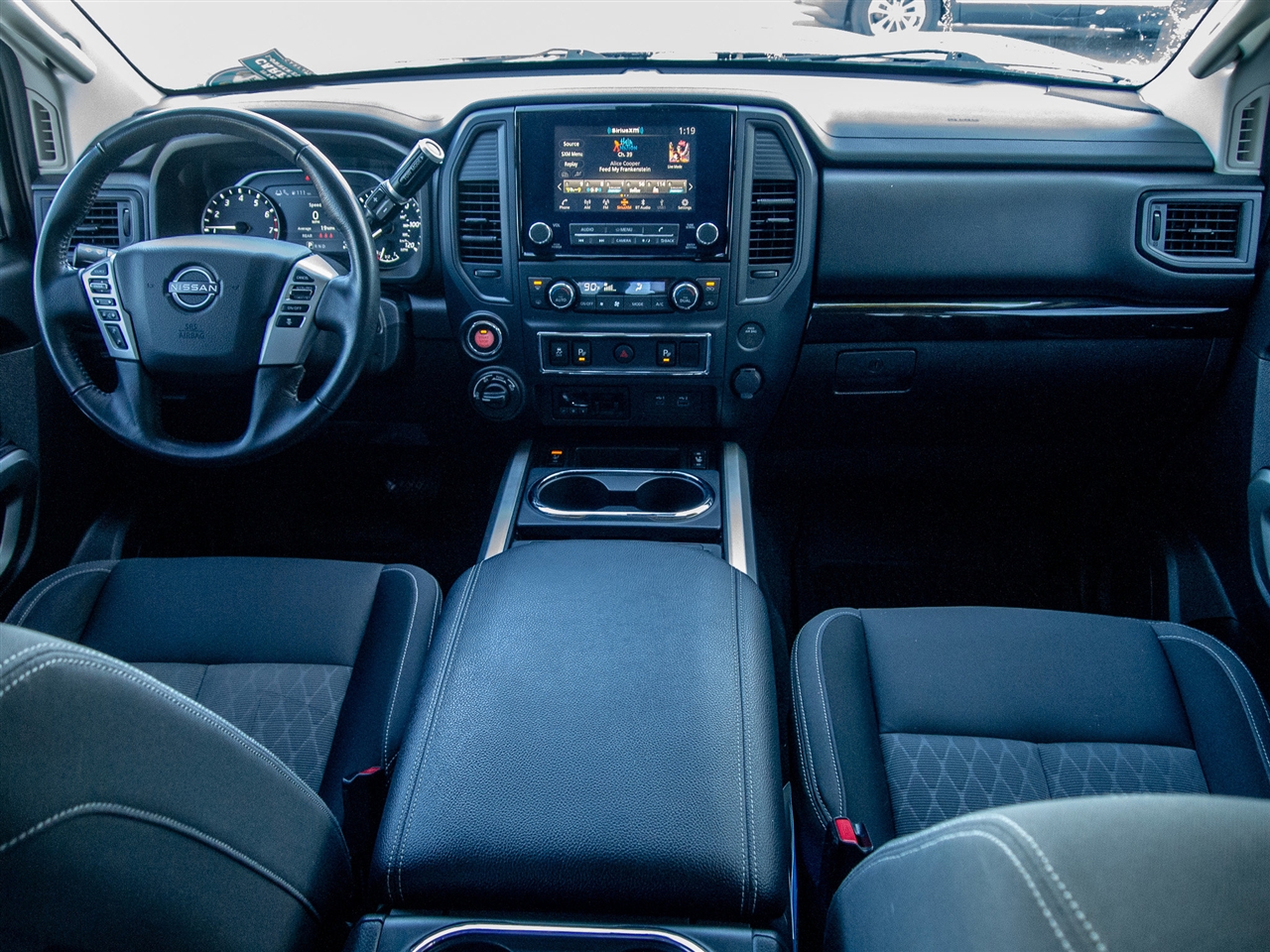 Nissan Titan 4x4 Crew Cab SV 2023