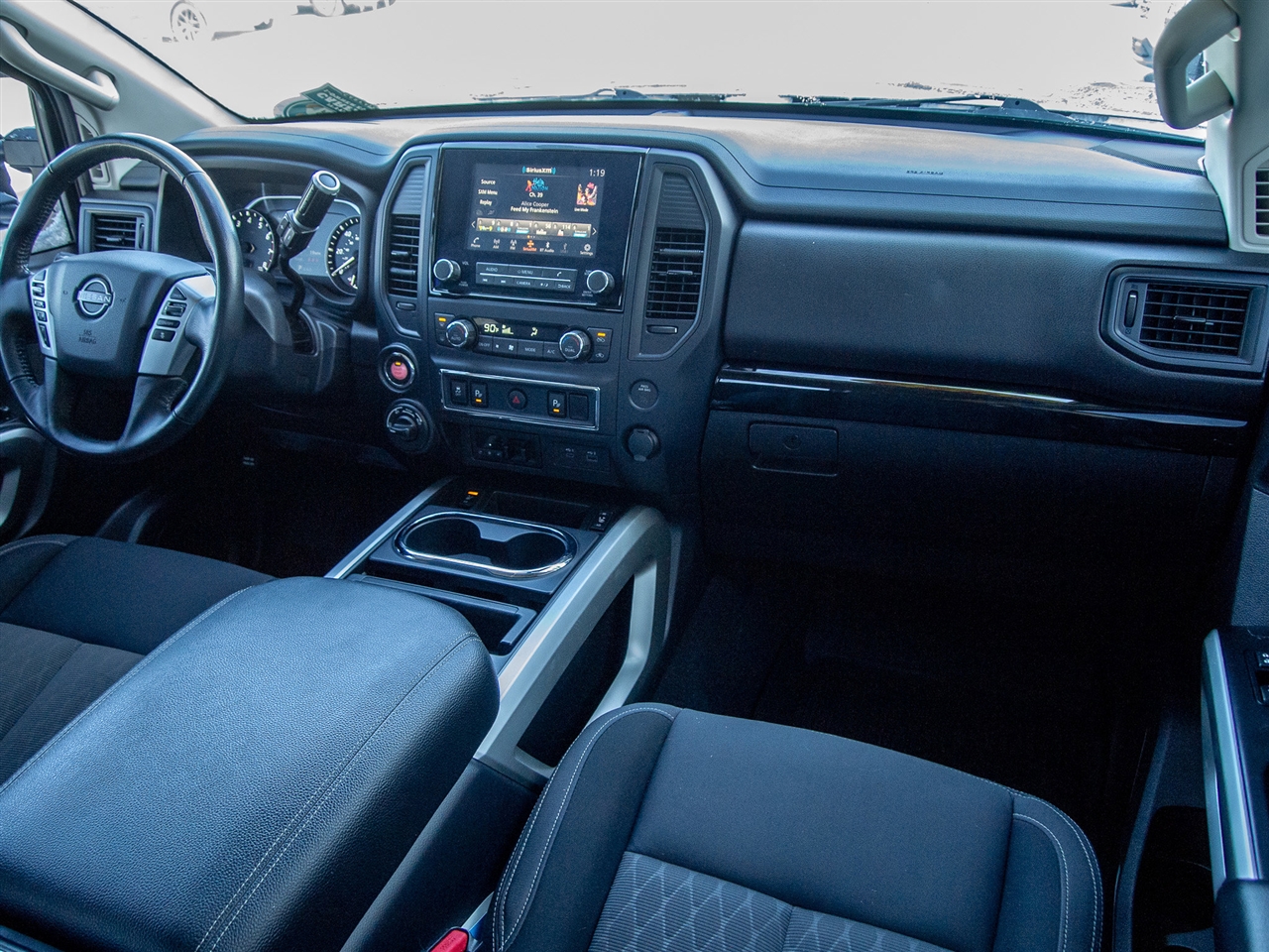 Nissan Titan 4x4 Crew Cab SV 2023