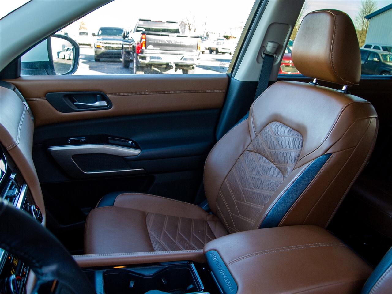 Nissan Pathfinder Platinum 4WD 2023