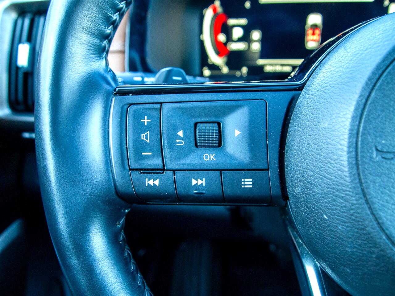 Nissan Pathfinder Platinum 4WD 2023