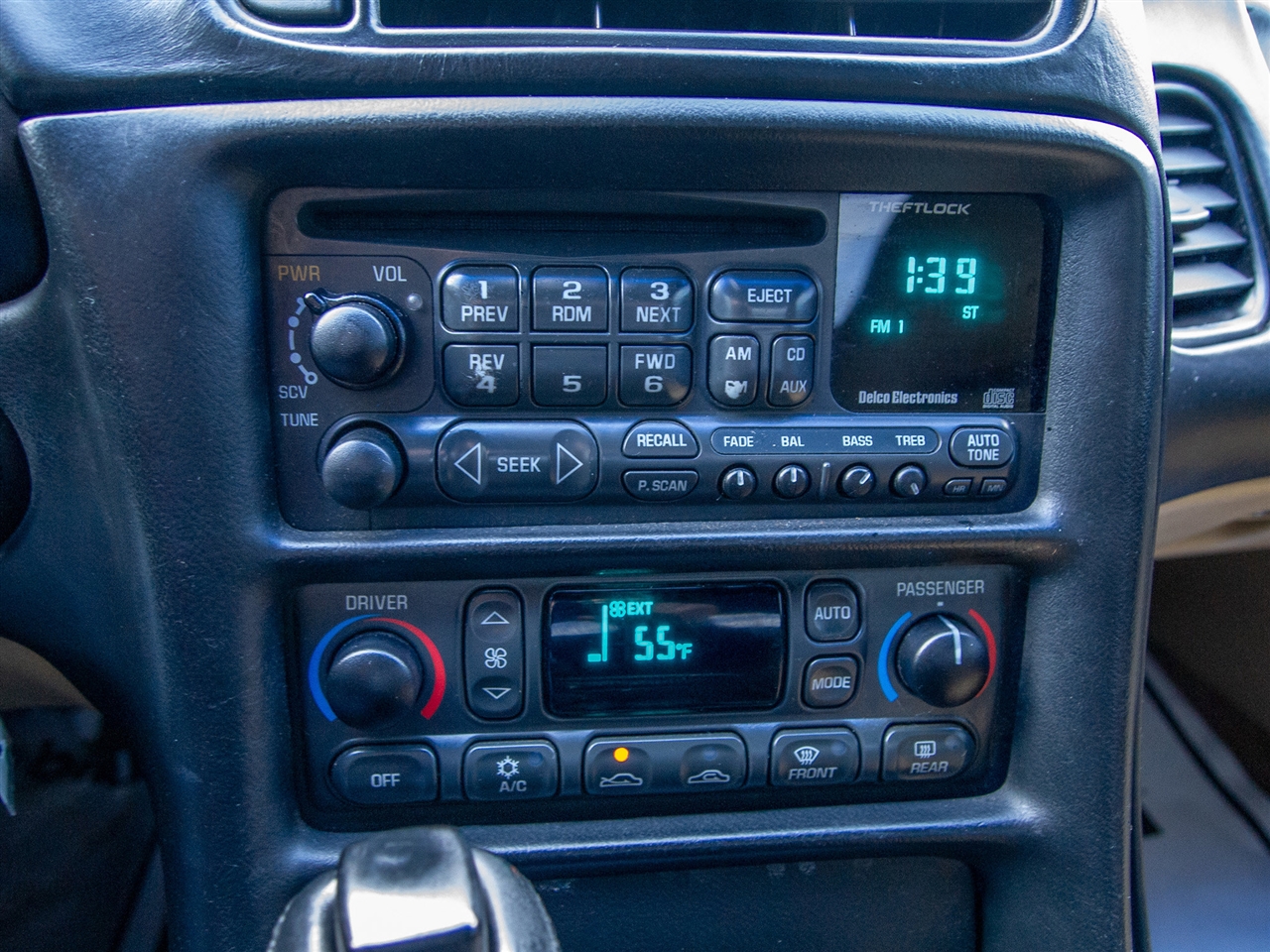 Chevrolet Corvette 2dr Convertible 2000