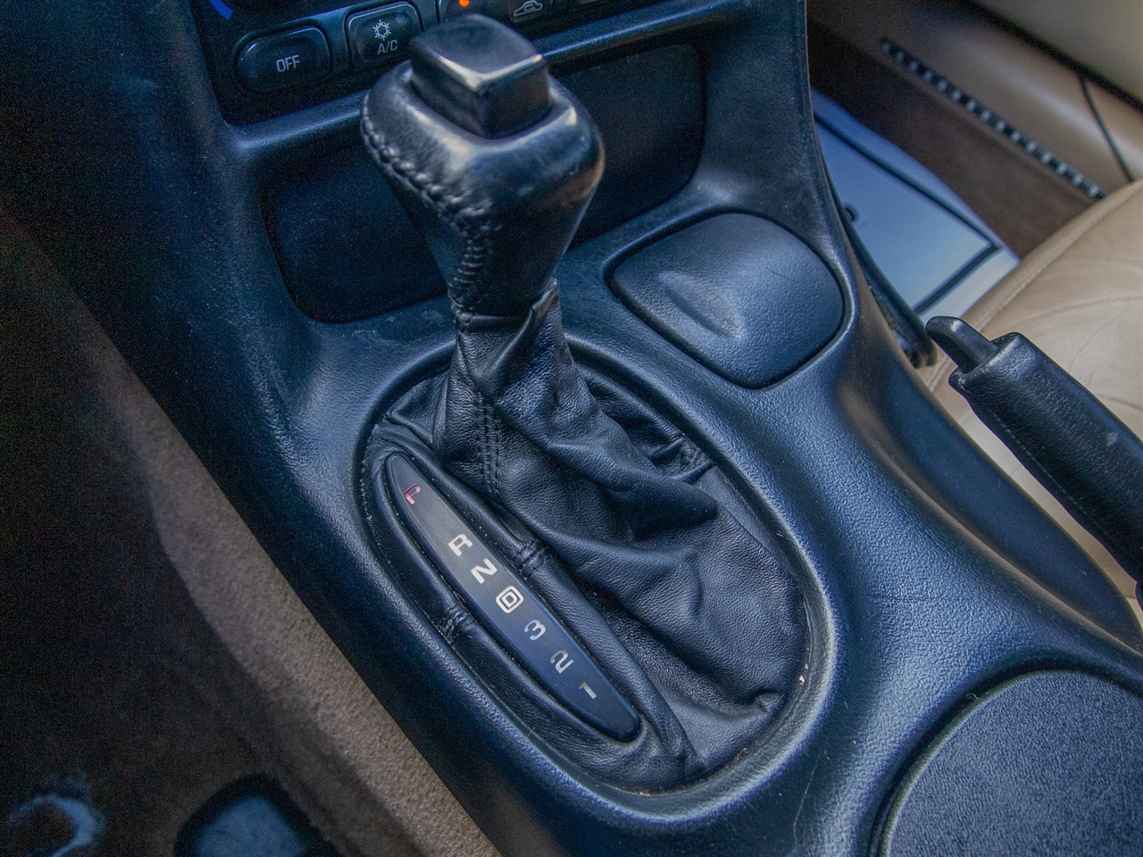 Chevrolet Corvette 2dr Convertible 2000