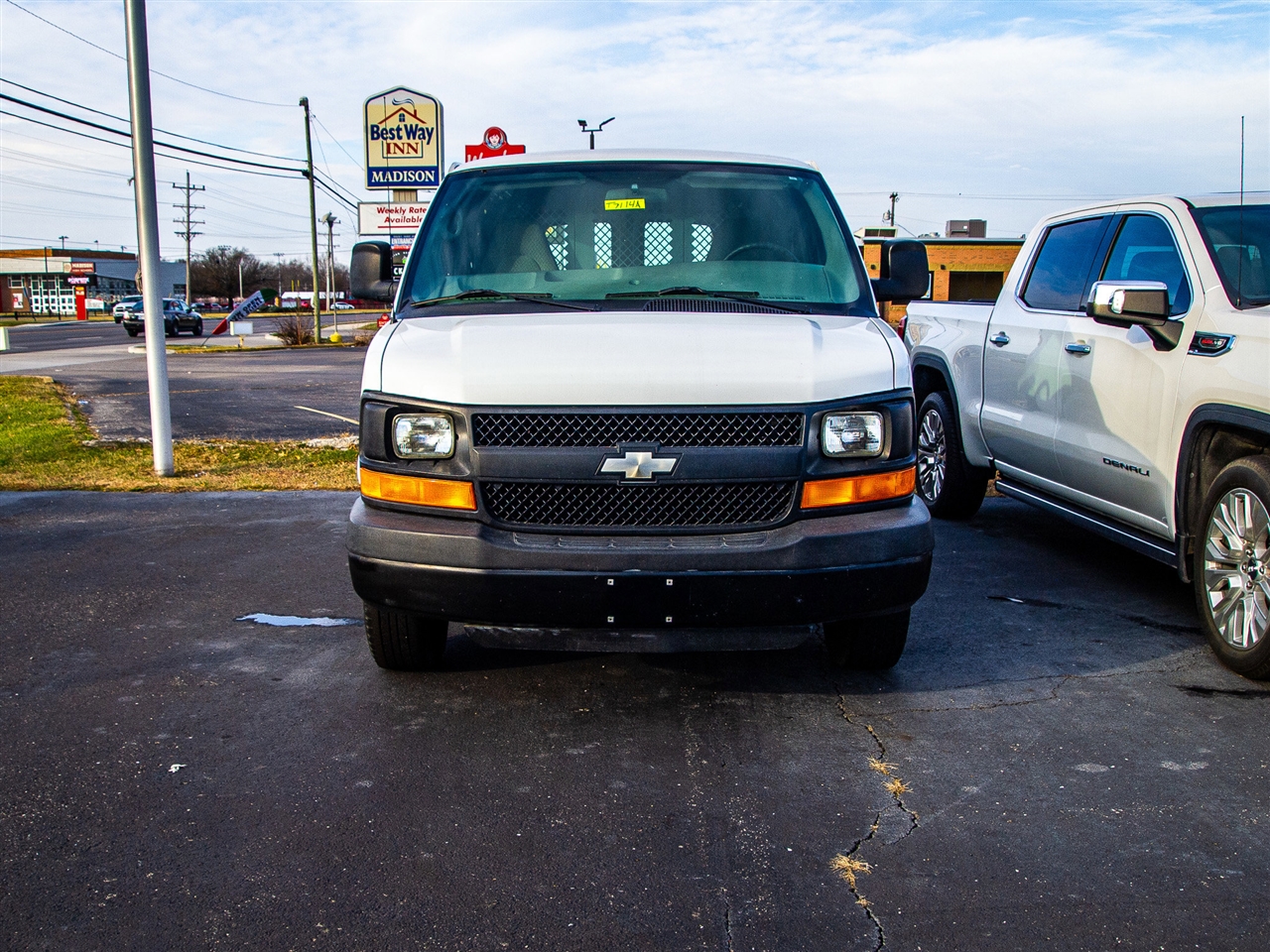 Chevrolet Express Cargo Van RWD 2500 135" 2009