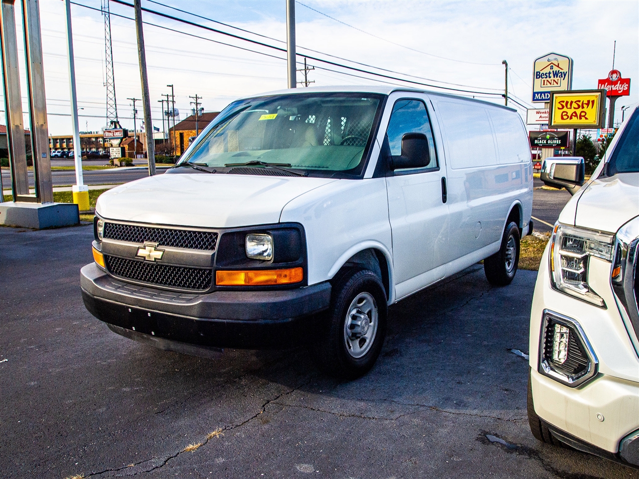 Chevrolet Express Cargo Van RWD 2500 135" 2009