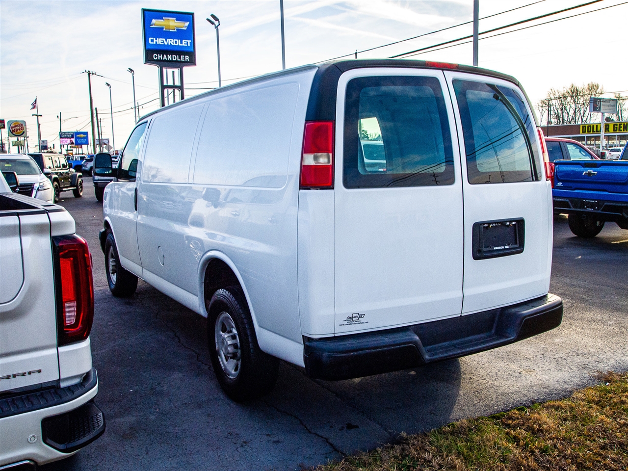 Chevrolet Express Cargo Van RWD 2500 135" 2009