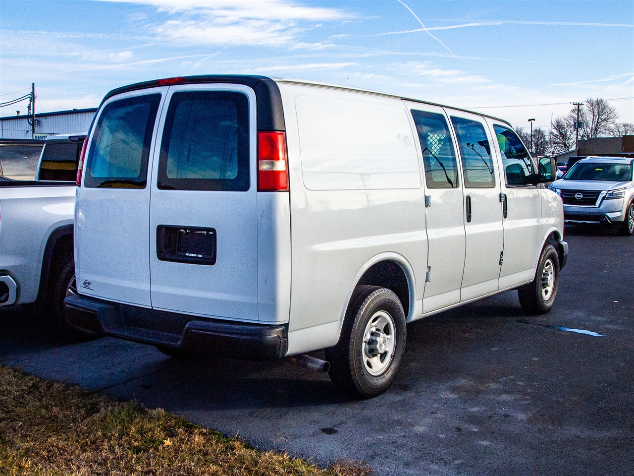 Chevrolet Express Cargo Van RWD 2500 135" 2009