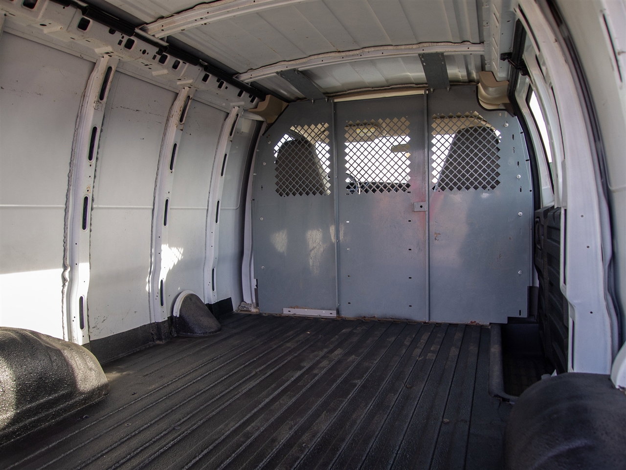 Chevrolet Express Cargo Van RWD 2500 135" 2009