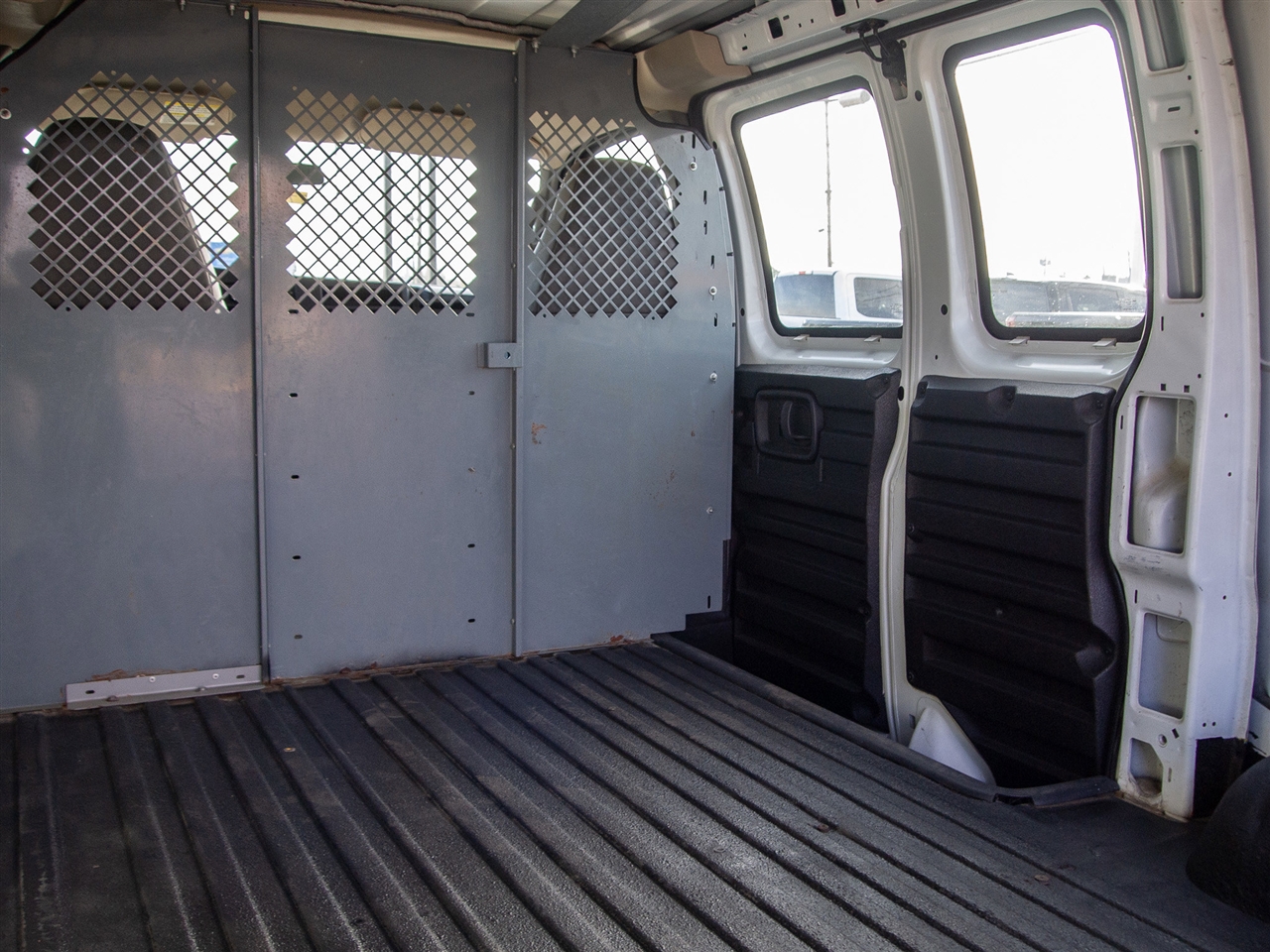 Chevrolet Express Cargo Van RWD 2500 135" 2009