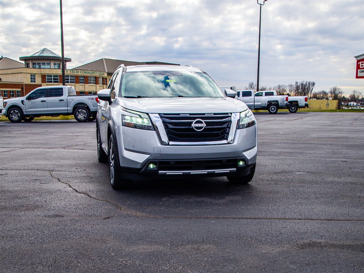 Nissan Pathfinder Platinum 4WD 2022