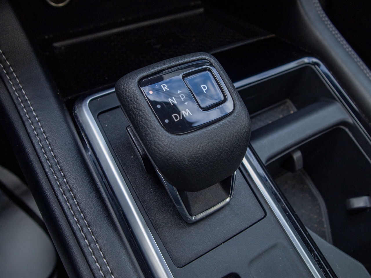 Nissan Pathfinder Platinum 4WD 2022