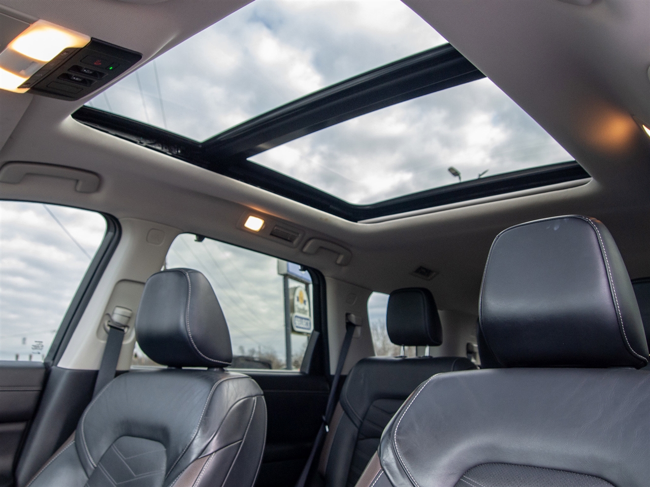 Nissan Pathfinder Platinum 4WD 2022