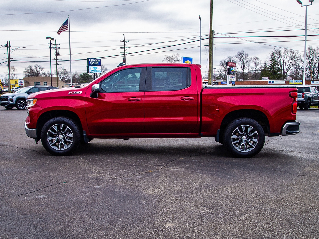 Chevrolet Silverado 1500 4WD Crew Cab 147" LT w/1LT 2023