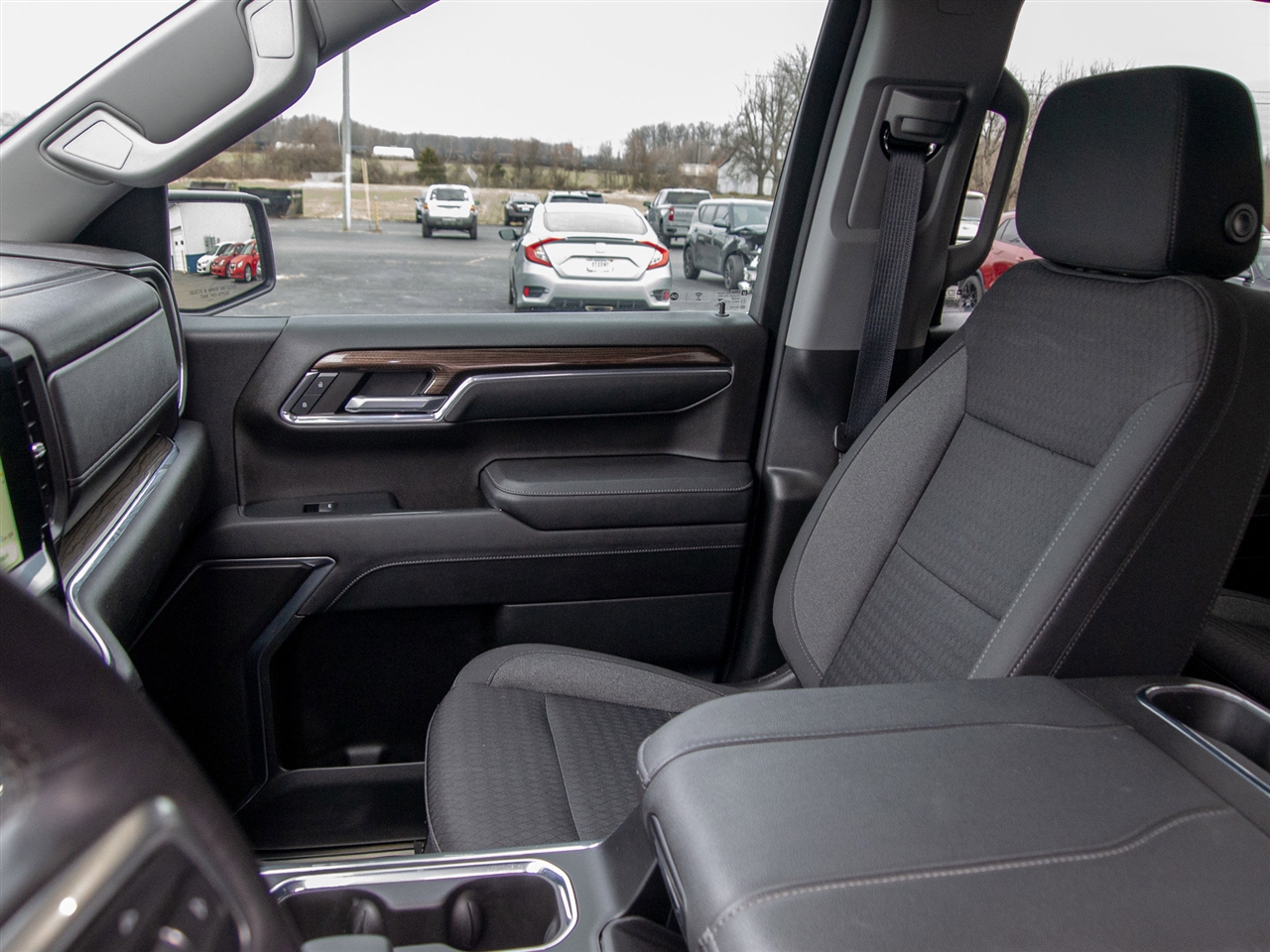 Chevrolet Silverado 1500 4WD Crew Cab 147" LT w/1LT 2023