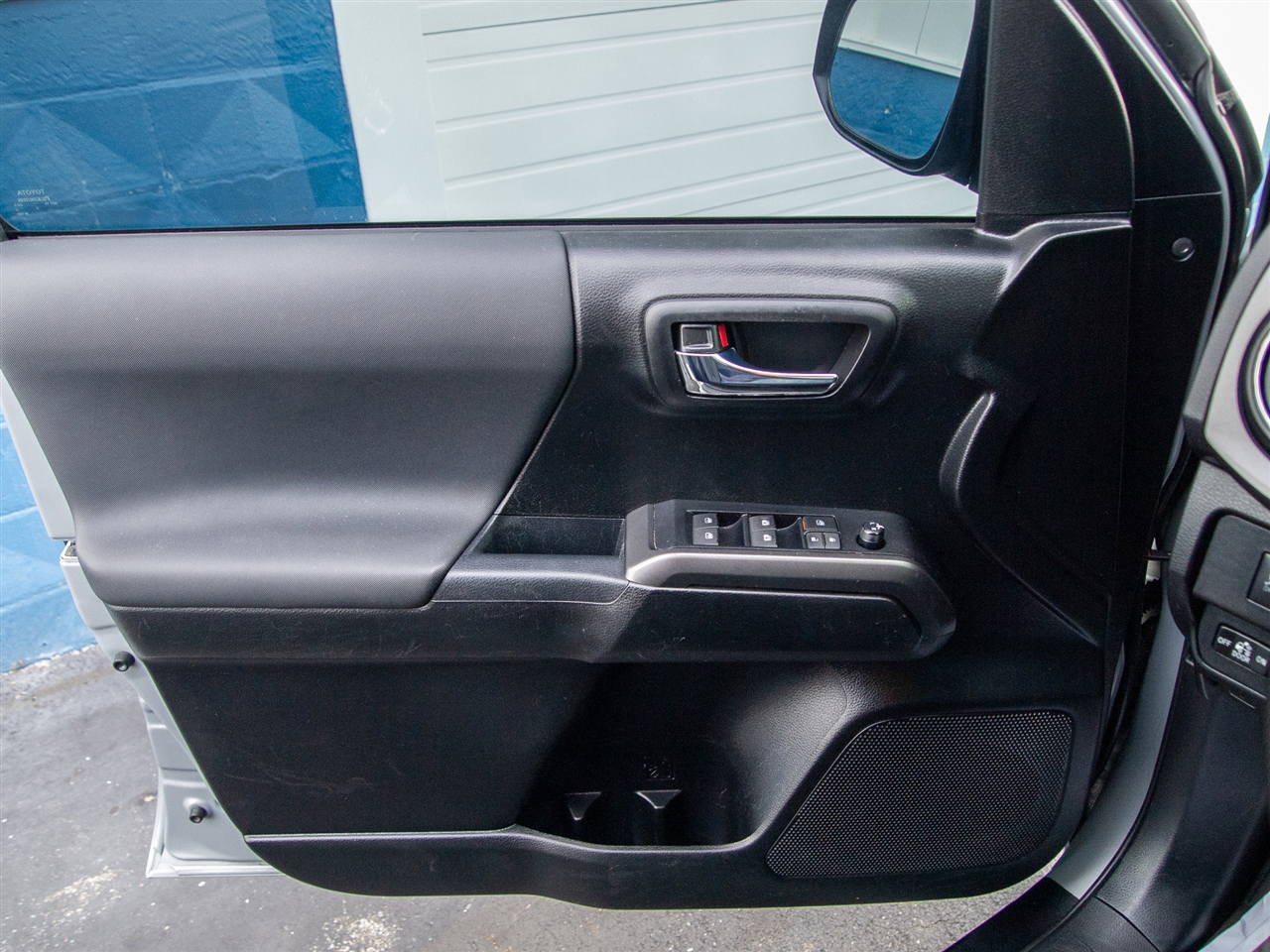 Toyota Tacoma 4WD TRD Off Road Double Cab 5' Bed V6 MT (Natl) 2021