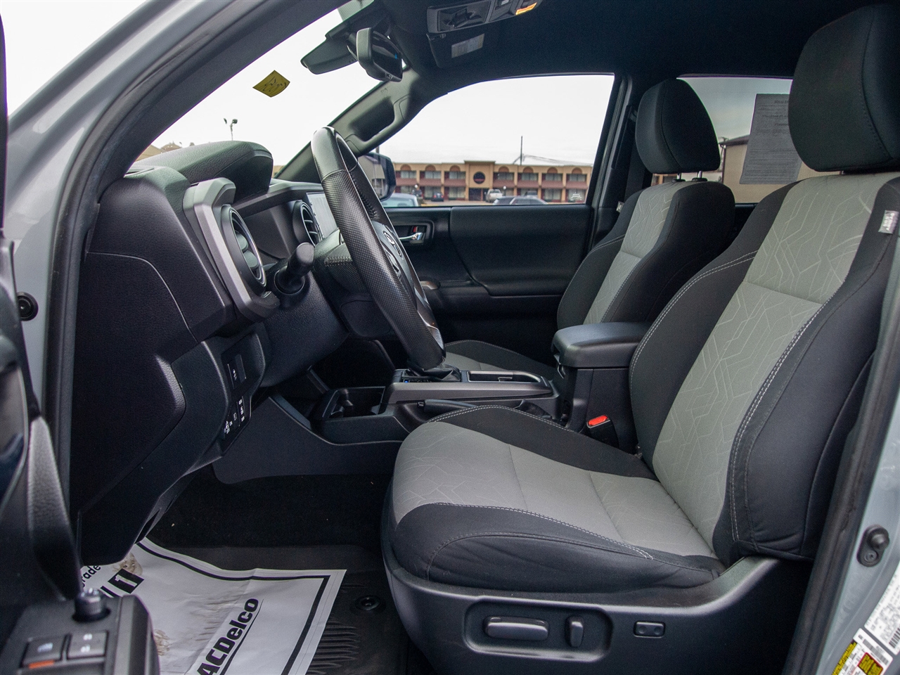 Toyota Tacoma 4WD TRD Off Road Double Cab 5' Bed V6 MT (Natl) 2021