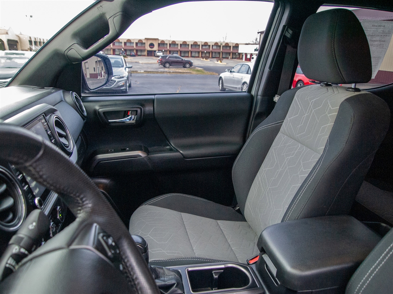 Toyota Tacoma 4WD TRD Off Road Double Cab 5' Bed V6 MT (Natl) 2021