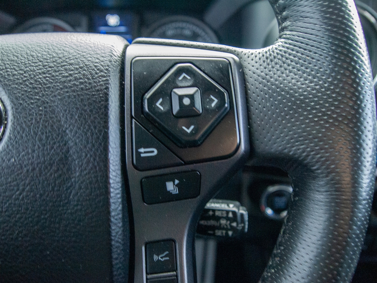 Toyota Tacoma 4WD TRD Off Road Double Cab 5' Bed V6 MT (Natl) 2021