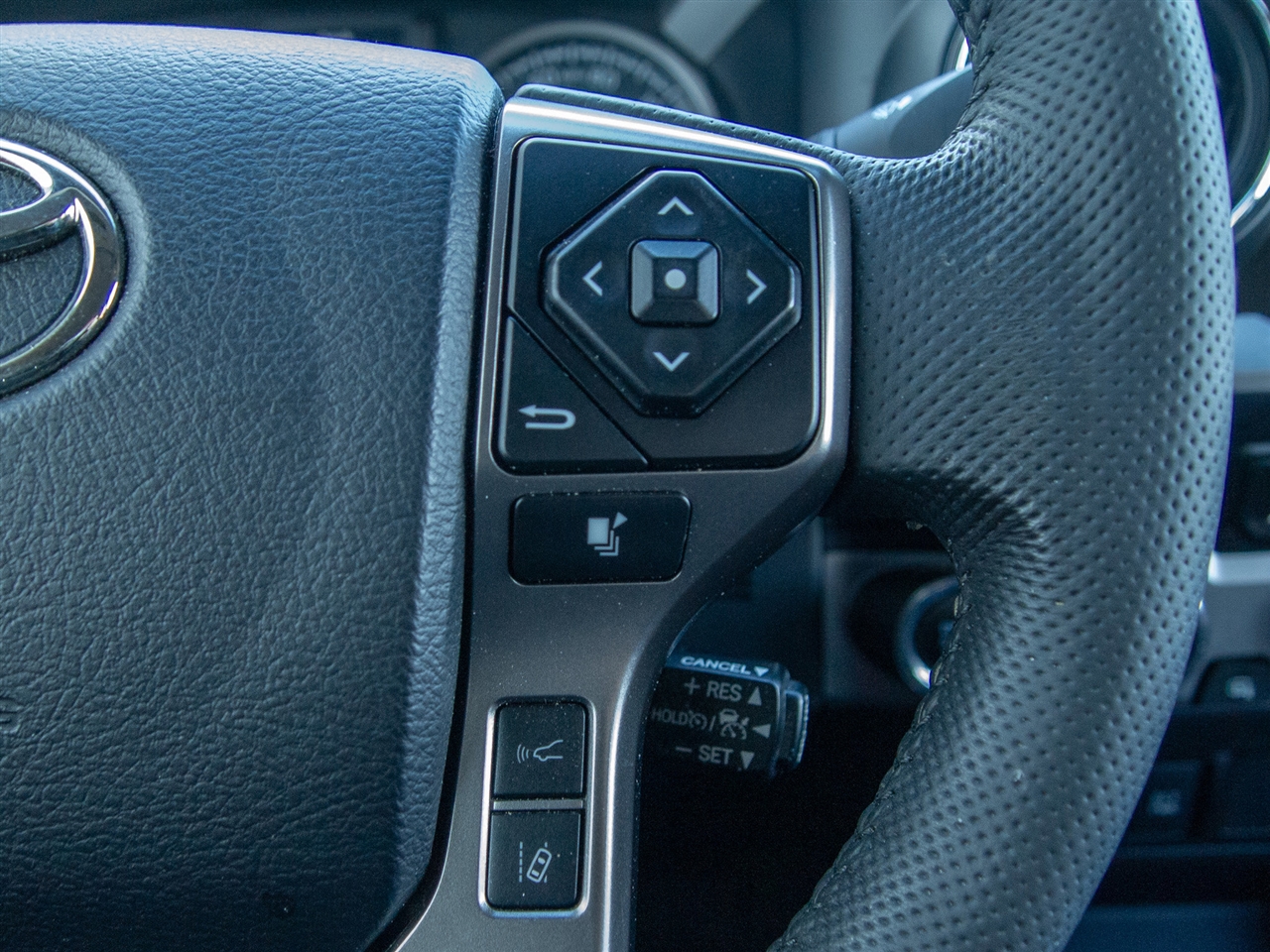 Toyota Tacoma 4WD TRD Off Road Double Cab 5' Bed V6 MT (Natl) 2023