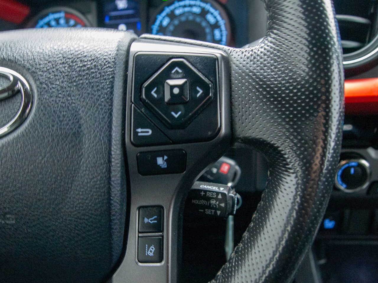 Toyota Tacoma TRD Off Road Double Cab 5' Bed V6 4x4 MT (Natl) 2018