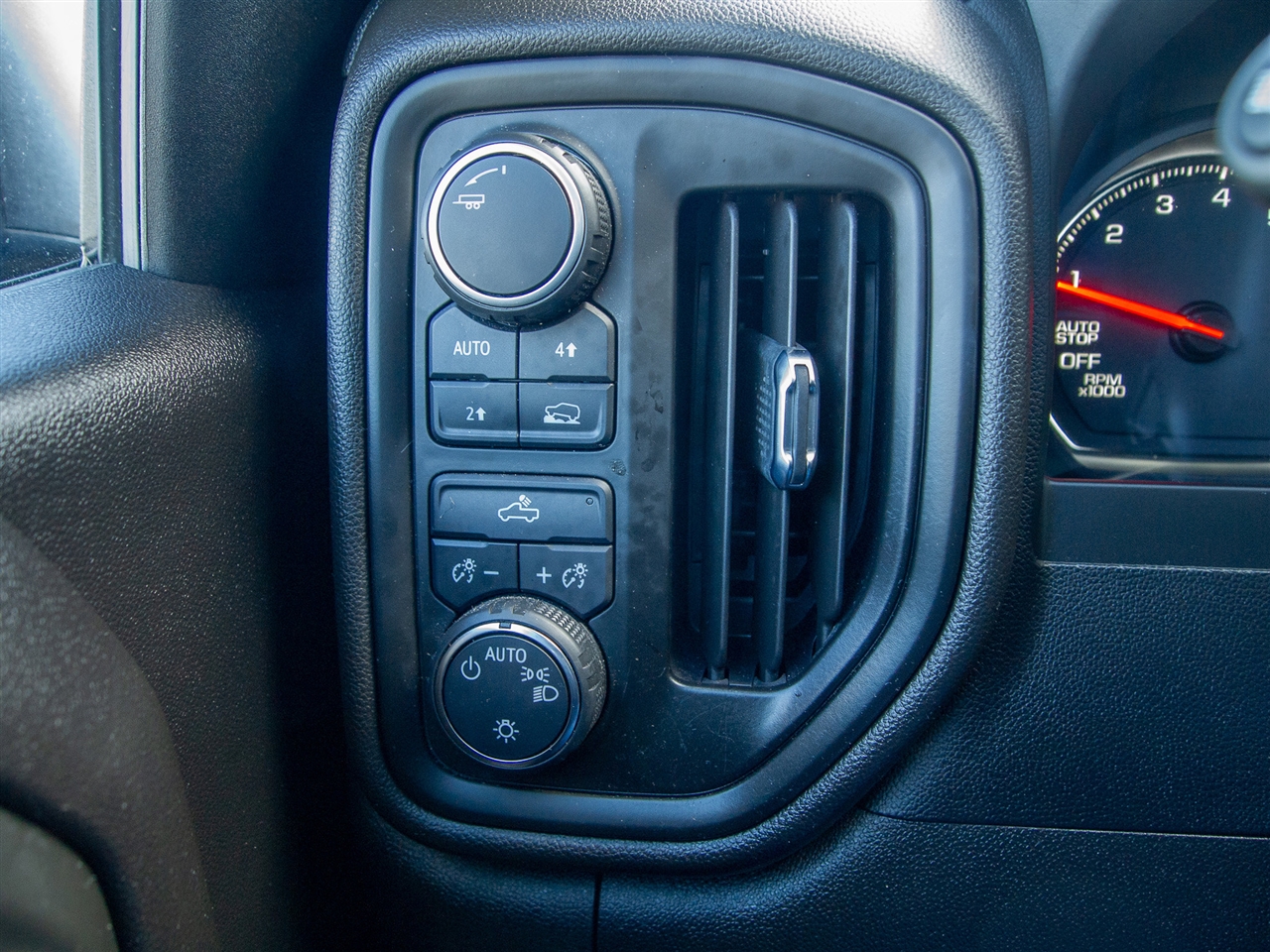 Chevrolet Silverado 1500 4WD Double Cab 147" Custom 2022