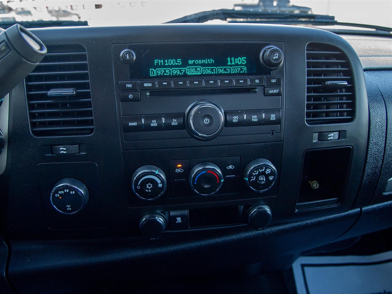 Chevrolet Silverado 1500 4WD Reg Cab 119.0" LT 2011