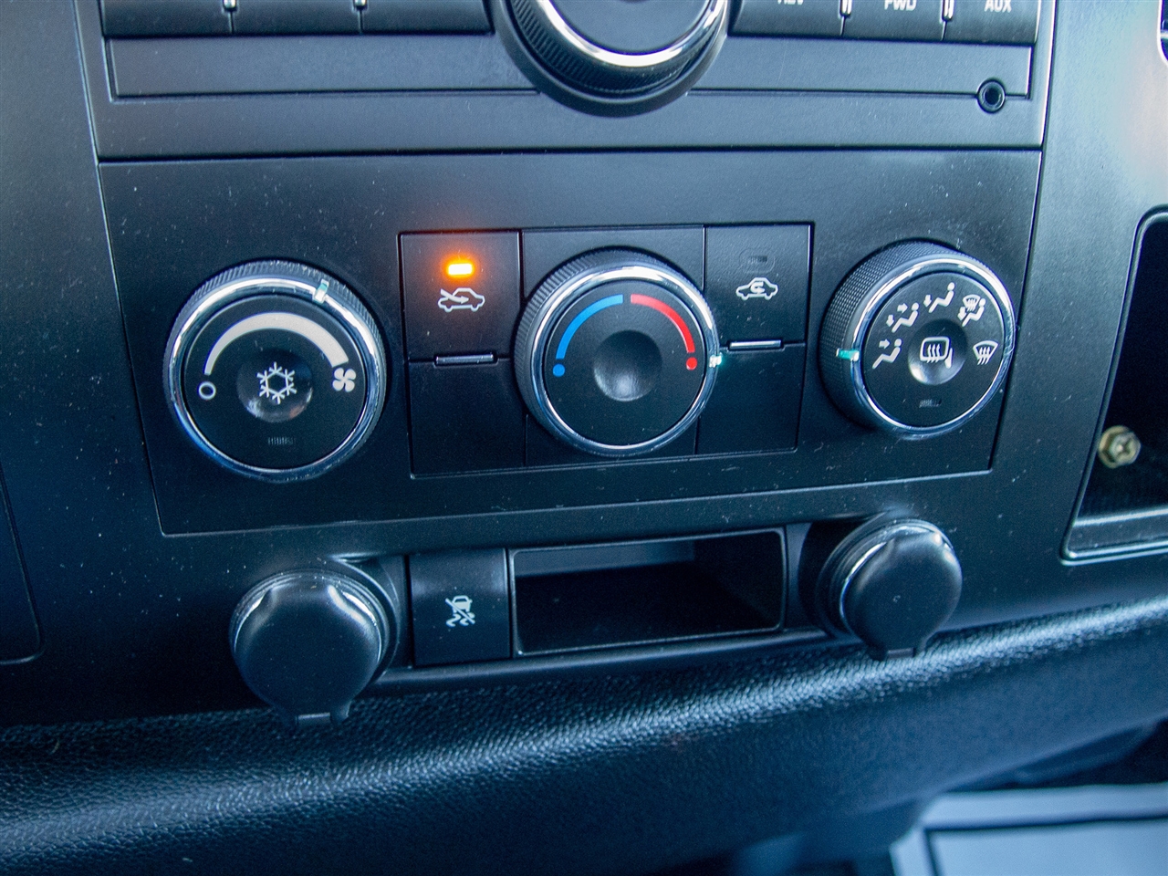 Chevrolet Silverado 1500 4WD Reg Cab 119.0" LT 2011