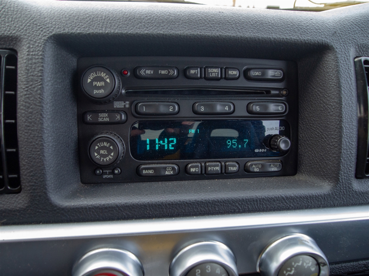 Chevrolet SSR Reg Cab 116.0" WB LS 2004