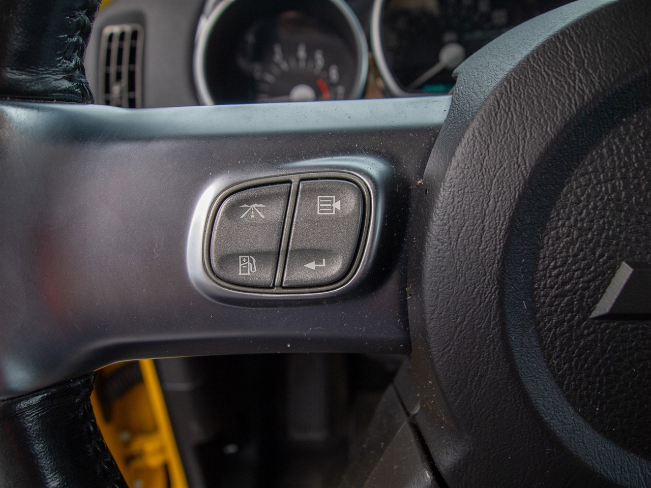 Chevrolet SSR Reg Cab 116.0" WB LS 2004