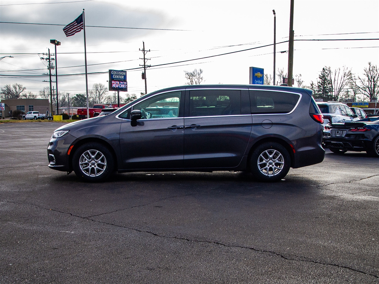 Chrysler Pacifica Touring L FWD 2023