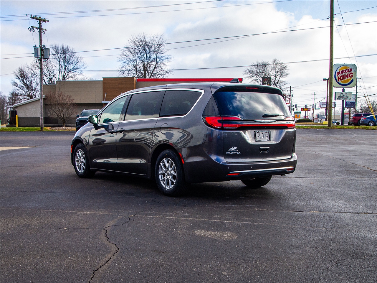 Chrysler Pacifica Touring L FWD 2023