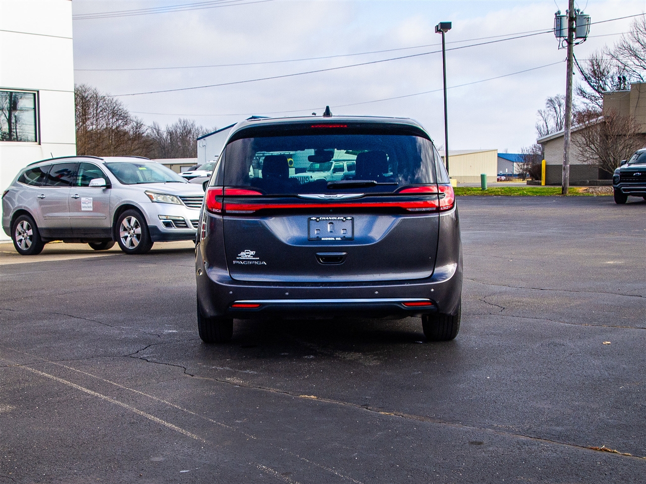 Chrysler Pacifica Touring L FWD 2023