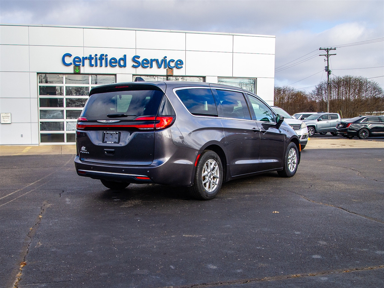 Chrysler Pacifica Touring L FWD 2023