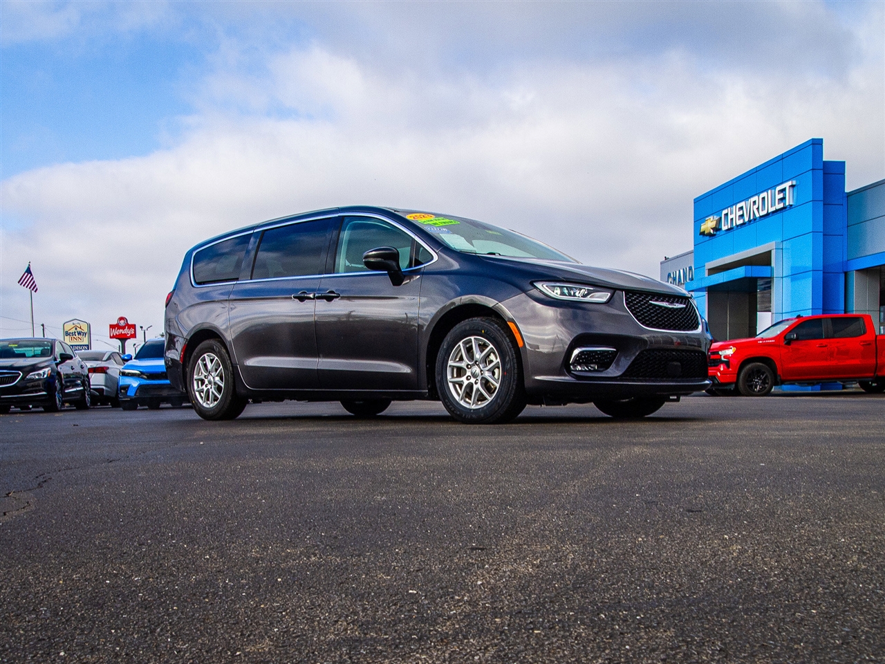 Chrysler Pacifica Touring L FWD 2023