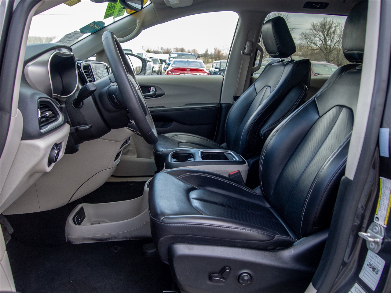 Chrysler Pacifica Touring L FWD 2023