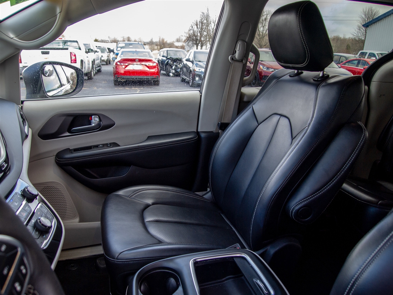 Chrysler Pacifica Touring L FWD 2023