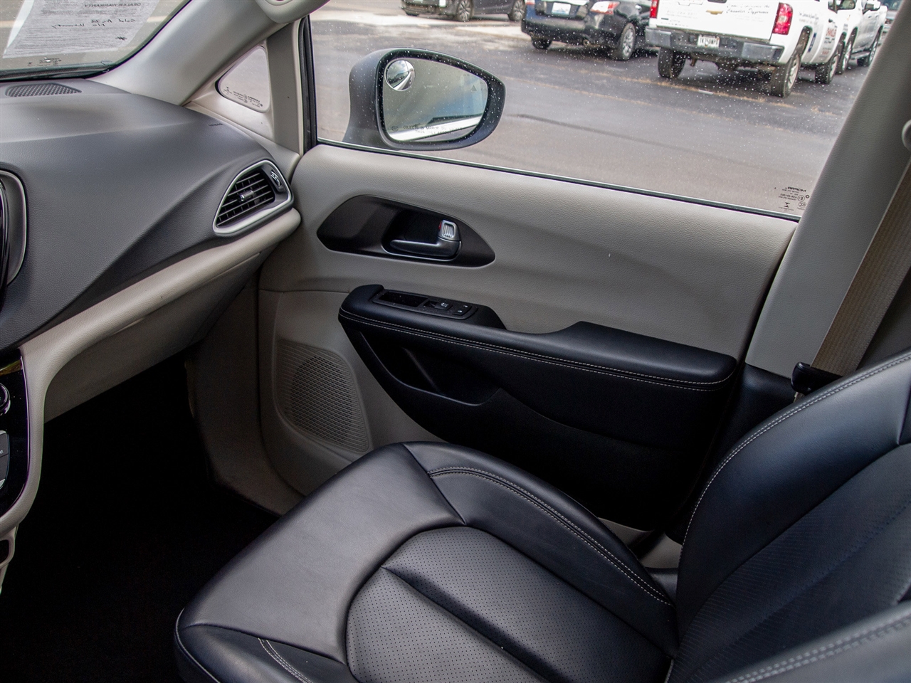 Chrysler Pacifica Touring L FWD 2023