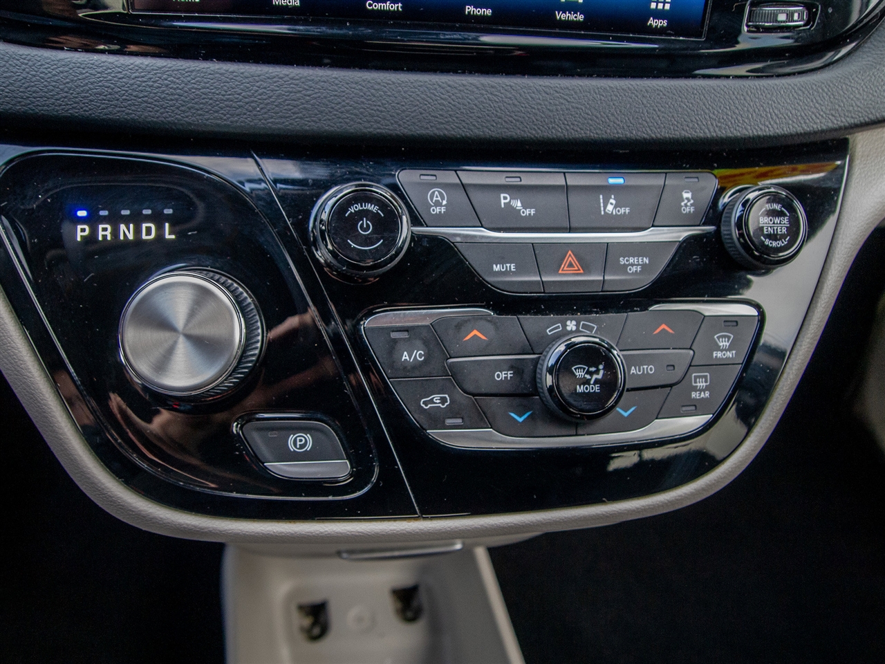 Chrysler Pacifica Touring L FWD 2023