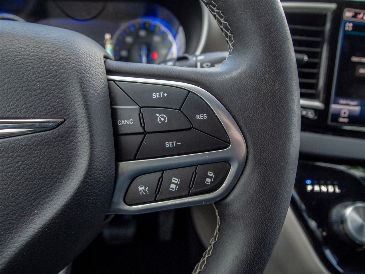 Chrysler Pacifica Touring L FWD 2023