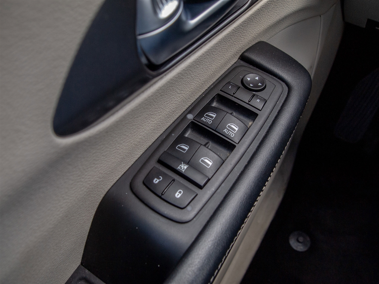 Chrysler Pacifica Touring L FWD 2023