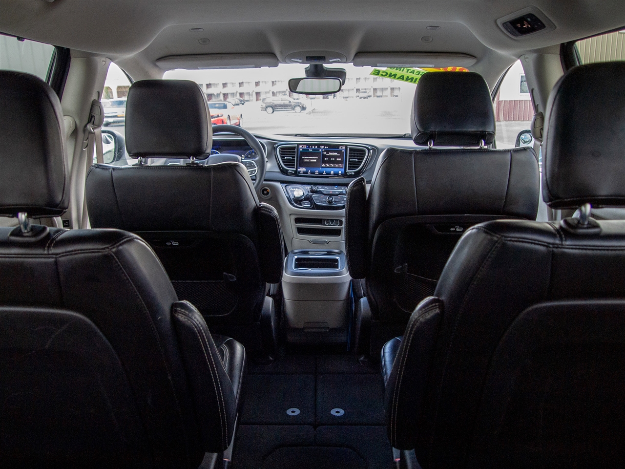 Chrysler Pacifica Touring L FWD 2023