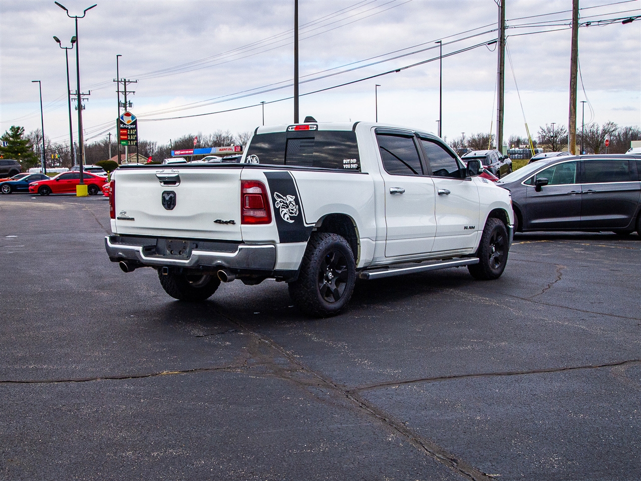 RAM 1500 Big Horn 4x4 Crew Cab 5'7" Box 2022