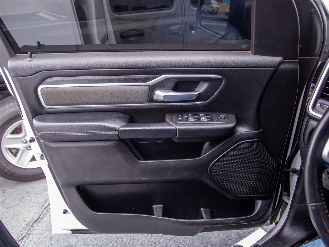 RAM 1500 Big Horn 4x4 Crew Cab 5'7" Box 2022